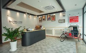 Hotel Ciq, Jalan Trus